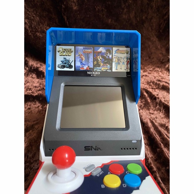 NEOGEO(ネオジオ)のNEOGEO mini　ネオジオ ミニ　本体＋コントローラー２つ＋HDMIケーブ エンタメ/ホビーのゲームソフト/ゲーム機本体(家庭用ゲーム機本体)の商品写真