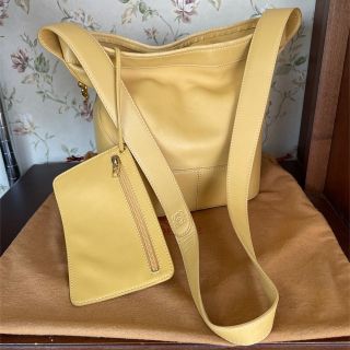 ロエベ(LOEWE)のLOEWE★ショルダーバッグ★イエロー系(ショルダーバッグ)