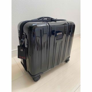 トゥミ(TUMI)の【美品】TUMI V4 キャリーケース(トラベルバッグ/スーツケース)