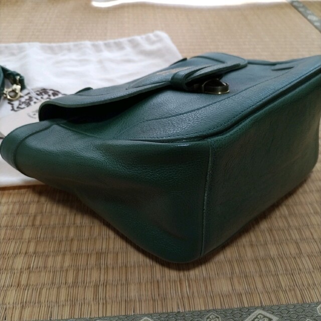 IL BISONTE(イルビゾンテ)の新品 イルビゾンテ 本革 レザー バッグ 2way ショルダーバッグ グリーン レディースのバッグ(ショルダーバッグ)の商品写真