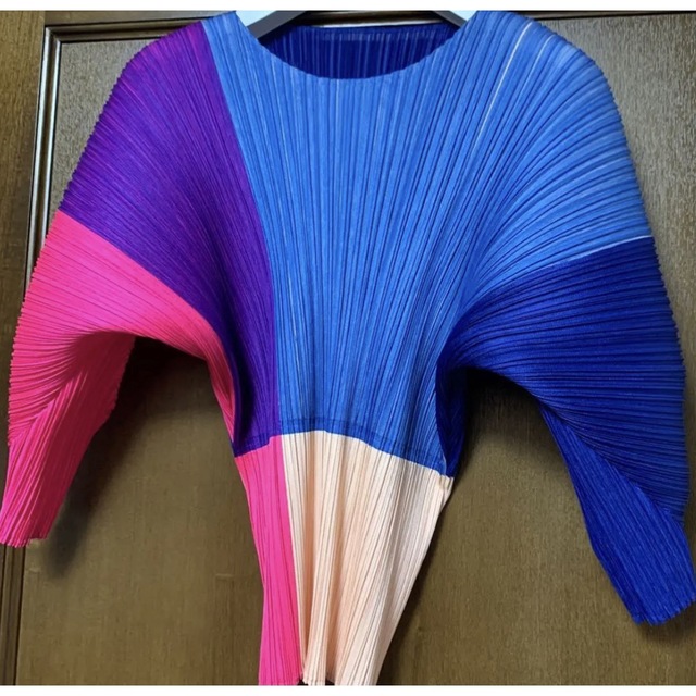 PLEATS PLEASE ISSEY MIYAKE(プリーツプリーズイッセイミヤケ)の★希少！！【路面店限定！！30周年記念の新作】CALL  トップス レディースのトップス(シャツ/ブラウス(長袖/七分))の商品写真