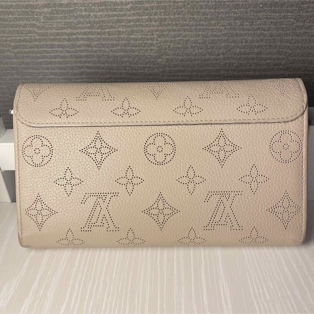 LOUIS VUITTON(ルイヴィトン)の極美品 LOUIS VUITTON ルイヴィトン マヒナ ポルトフォイユ 長財布 レディースのファッション小物(財布)の商品写真