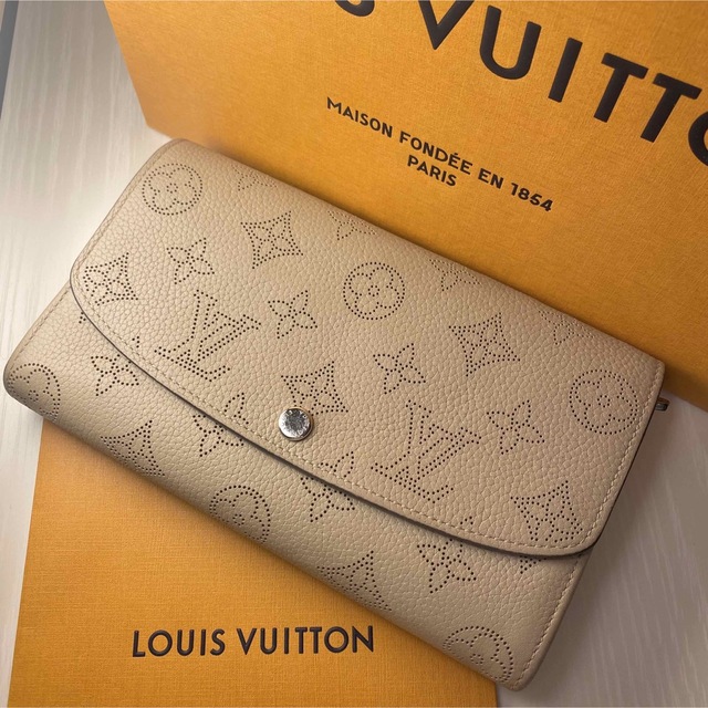 LOUIS VUITTON(ルイヴィトン)の極美品 LOUIS VUITTON ルイヴィトン マヒナ ポルトフォイユ 長財布 レディースのファッション小物(財布)の商品写真