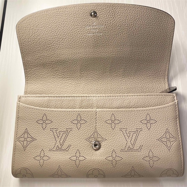 LOUIS VUITTON(ルイヴィトン)の極美品 LOUIS VUITTON ルイヴィトン マヒナ ポルトフォイユ 長財布 レディースのファッション小物(財布)の商品写真