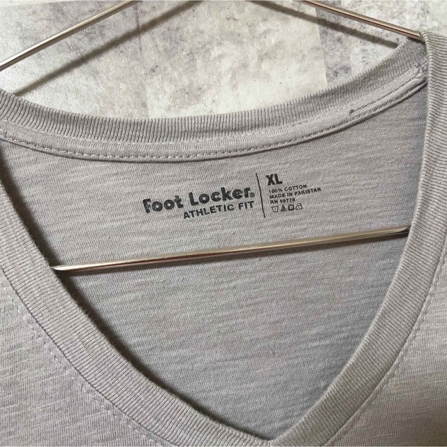 Foot Locker フットロッカー　Tシャツ　無地　Vネック　グレー　古着 メンズのトップス(Tシャツ/カットソー(半袖/袖なし))の商品写真