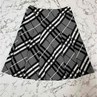 バーバリー(BURBERRY)の格安！美品BURBERRY(ひざ丈スカート)