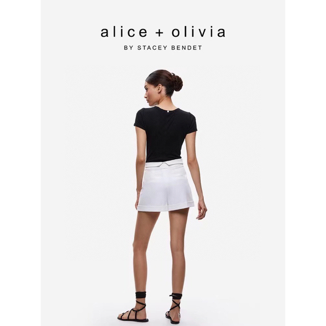 Alice+Olivia(アリスアンドオリビア)の❤️★Alice olive 新作新品　黒、白　ショートパンツ　2色　オシャレ レディースのパンツ(ショートパンツ)の商品写真