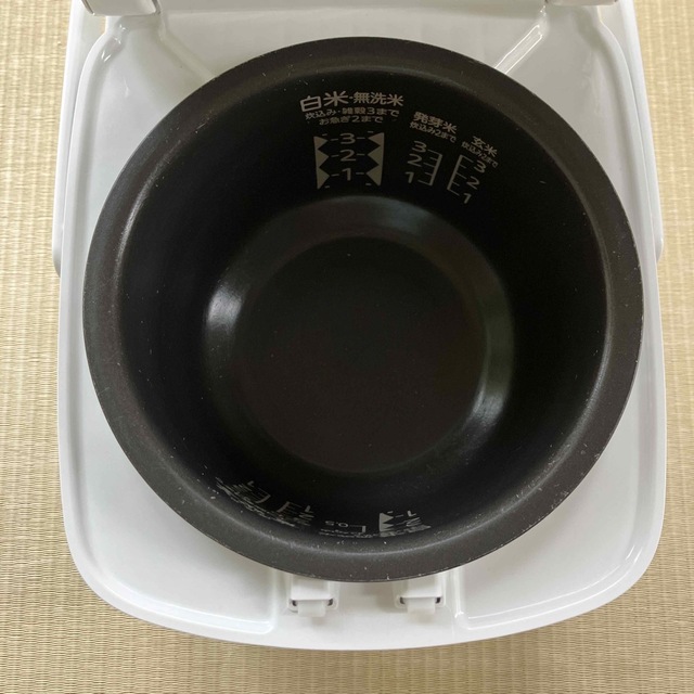 三菱(ミツビシ)のMITSUBISHI IH炊飯器　3.5合　NJ-SE067-W 本炭釜 スマホ/家電/カメラの調理家電(炊飯器)の商品写真