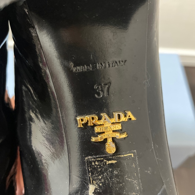 PRADA(プラダ)のプラダ ローヒール パンプス　37（24センチ） レディースの靴/シューズ(ハイヒール/パンプス)の商品写真