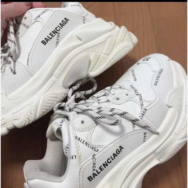 Balenciaga(バレンシアガ)のBALENCIAGA TRIPLE S スニーカー レディースの靴/シューズ(スニーカー)の商品写真