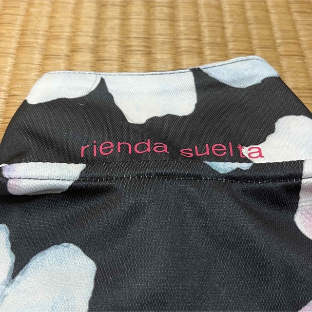 rienda suelta(リエンダスエルタ)の花柄ポロシャツ　ゴルフウェア スポーツ/アウトドアのゴルフ(ウエア)の商品写真