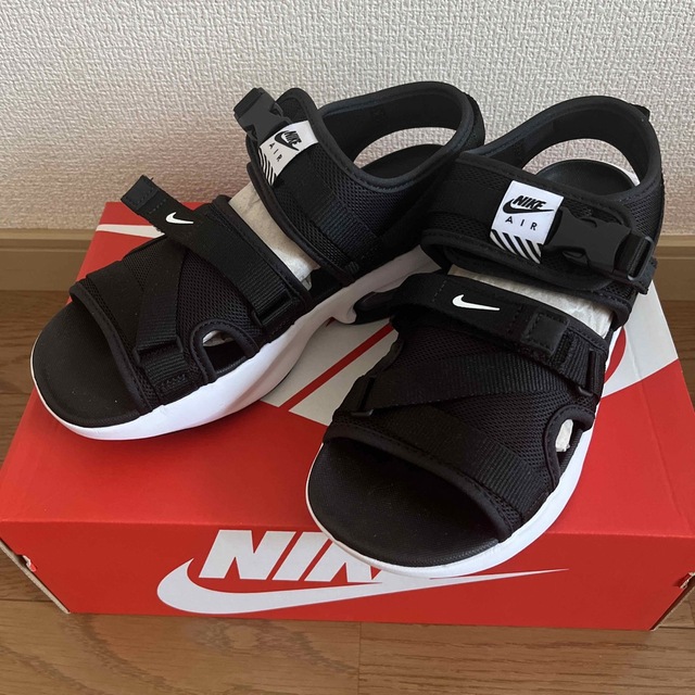 NIKE(ナイキ)の【新品】NIKE ナイキ エアマックス ソルサンダル FD5982 レディース  レディースの靴/シューズ(サンダル)の商品写真