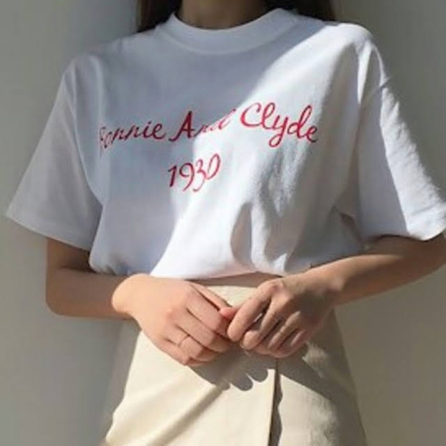 dholic(ディーホリック)のレッド　ロゴ　Tシャツ レディースのトップス(Tシャツ(半袖/袖なし))の商品写真