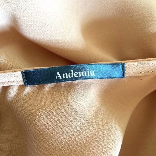 Andemiu(アンデミュウ)のAndemiu アンデミュウ くすみピンク ワンピース レディースのワンピース(ひざ丈ワンピース)の商品写真