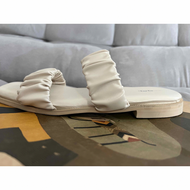 la farfa(ラファーファ)のラファーファ シュシュサンダル レディースの靴/シューズ(サンダル)の商品写真