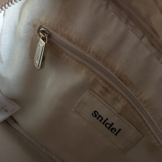 SNIDEL(スナイデル)のsnidel ホワイト レザー ショルダーバッグ レザーバッグ レディースのバッグ(ショルダーバッグ)の商品写真