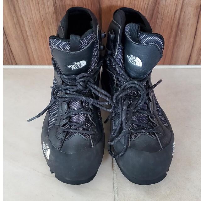 THE NORTH FACE(ザノースフェイス)のノースフェイス登山靴ヴェルトS3Kフューチャーライト/NF52011 24.0 メンズの靴/シューズ(スニーカー)の商品写真