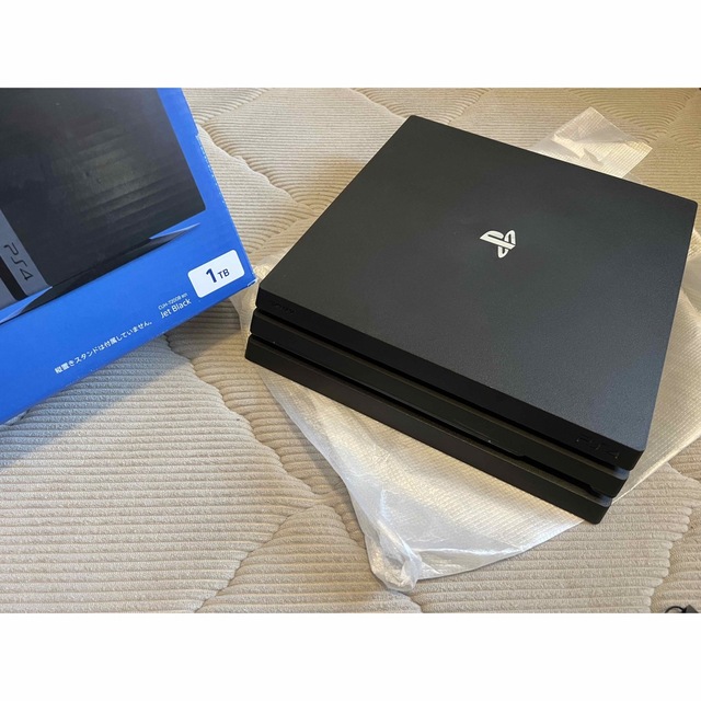 PS4pro1TB ジェットブラックCUH-7200B 美品おまけ付き