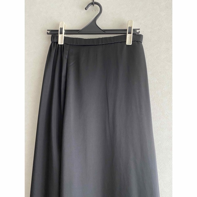 GU(ジーユー)の新品 GU ロングスカート サテン ブラック UNIQLO レディースのスカート(ロングスカート)の商品写真