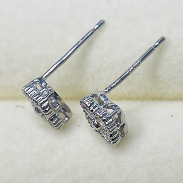 K18WG ダイヤモンド　花型 ピアス　0.30ct