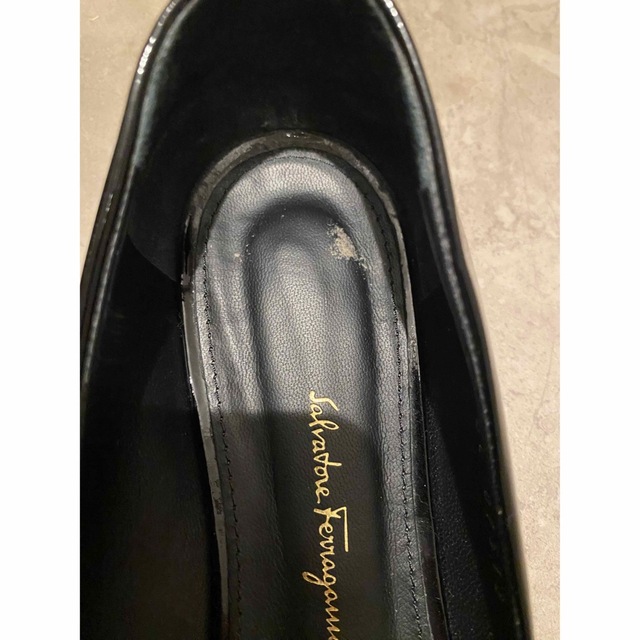 Salvatore Ferragamo(サルヴァトーレフェラガモ)の【値下げ！】Salvatore Ferragamo フラットシューズ（黒） レディースの靴/シューズ(バレエシューズ)の商品写真