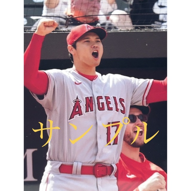 MLB(メジャーリーグベースボール)の大谷翔平　選手　ガッツポーズA4写真 説明↓最後まで是非！フレームピンクゴールド スポーツ/アウトドアの野球(記念品/関連グッズ)の商品写真