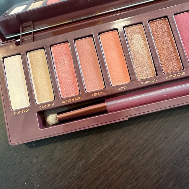 Urban Decay(アーバンディケイ)のアーバンディケイ NAKED CHERRY　アイシャドウパレット　チェリー コスメ/美容のベースメイク/化粧品(アイシャドウ)の商品写真