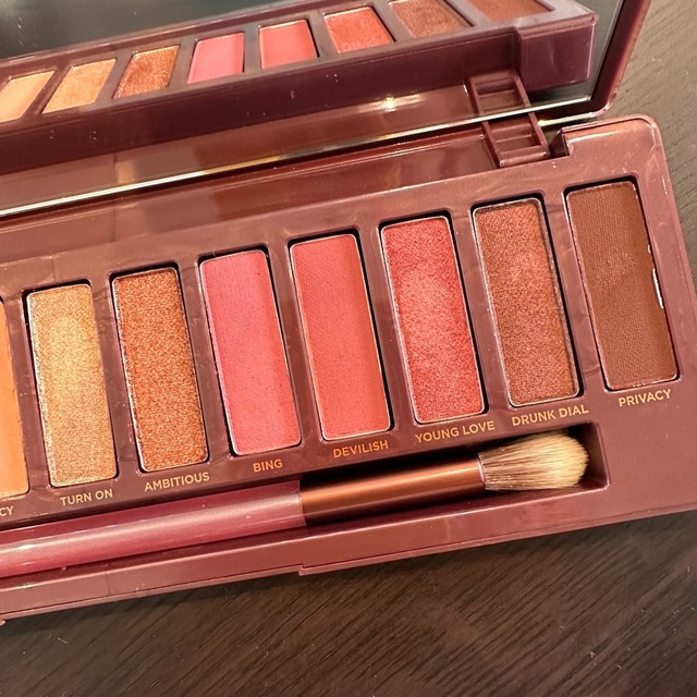 Urban Decay(アーバンディケイ)のアーバンディケイ NAKED CHERRY　アイシャドウパレット　チェリー コスメ/美容のベースメイク/化粧品(アイシャドウ)の商品写真