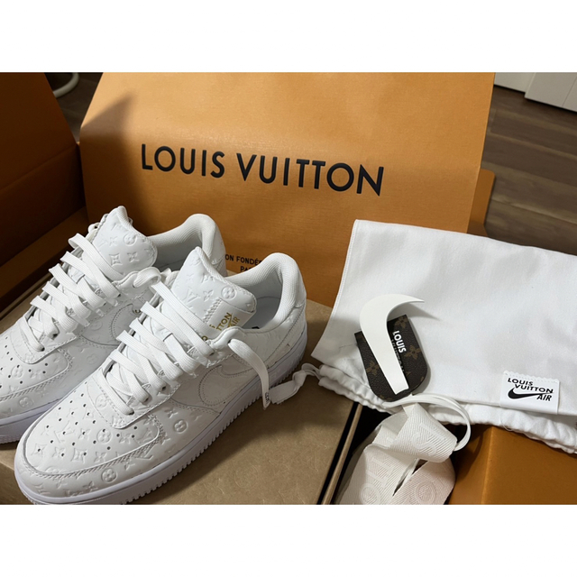 LOUIS VUITTON(ルイヴィトン)のルイヴィトン　エアフォース　スニーカー　白　US6 レディースの靴/シューズ(スニーカー)の商品写真