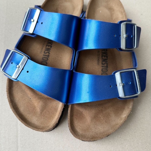 BIRKENSTOCK(ビルケンシュトック)のビルケンシュトック アリゾナ ネイビー 24cm 37 レディースの靴/シューズ(サンダル)の商品写真