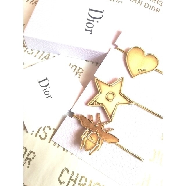 Dior(ディオール)のDIOR ヘアアクセサリー【新品】♡🐝☆ 【非売品】ディオールシンボル3種類 レディースのヘアアクセサリー(ヘアゴム/シュシュ)の商品写真