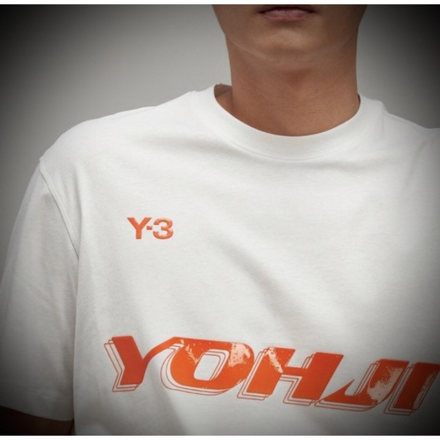 Y-3(ワイスリー)の【adidas Y-3】SHORT SLEEVE TEE 白×オレンジロゴ　新品 メンズのトップス(Tシャツ/カットソー(半袖/袖なし))の商品写真