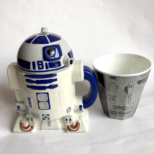 Disney(ディズニー)のJessie様専用【スターウォーズ】 R2-D2 マグカップ＋メラミンタンブラー エンタメ/ホビーのコレクション(その他)の商品写真