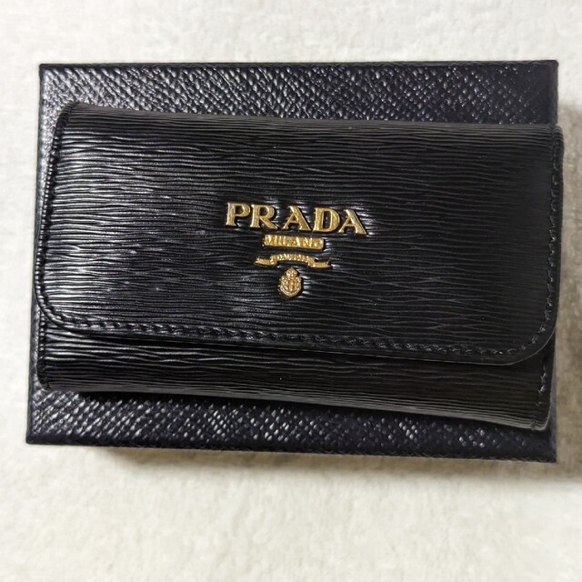 PRADA(プラダ)の極美品！！PRADA プラダ キーケース　黒　新品・未使用　1PG222 レディースのファッション小物(キーケース)の商品写真