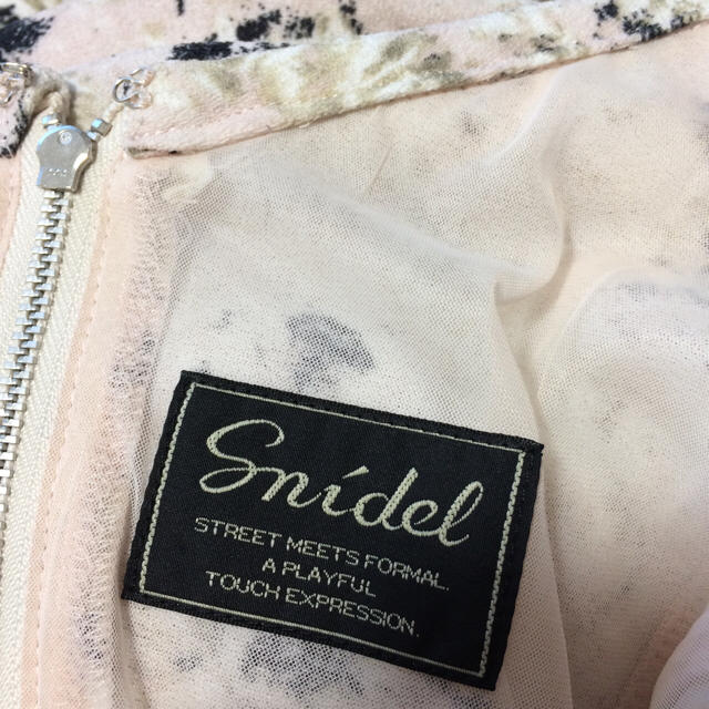 SNIDEL(スナイデル)のスナイデル 花柄ミモレ丈ワンピース ピンク レディースのワンピース(ひざ丈ワンピース)の商品写真