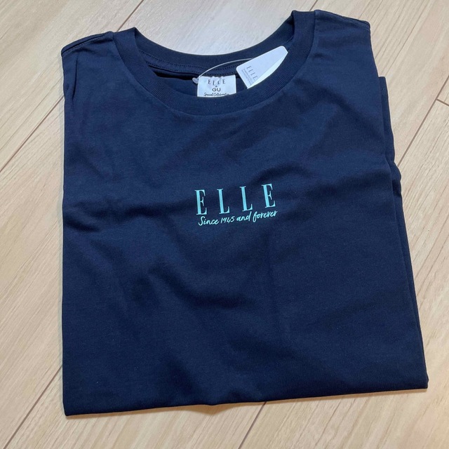 ELLE(エル)のエル　ELLE ロゴTシャツ　　新品未使用　タグ付 レディースのトップス(Tシャツ(半袖/袖なし))の商品写真