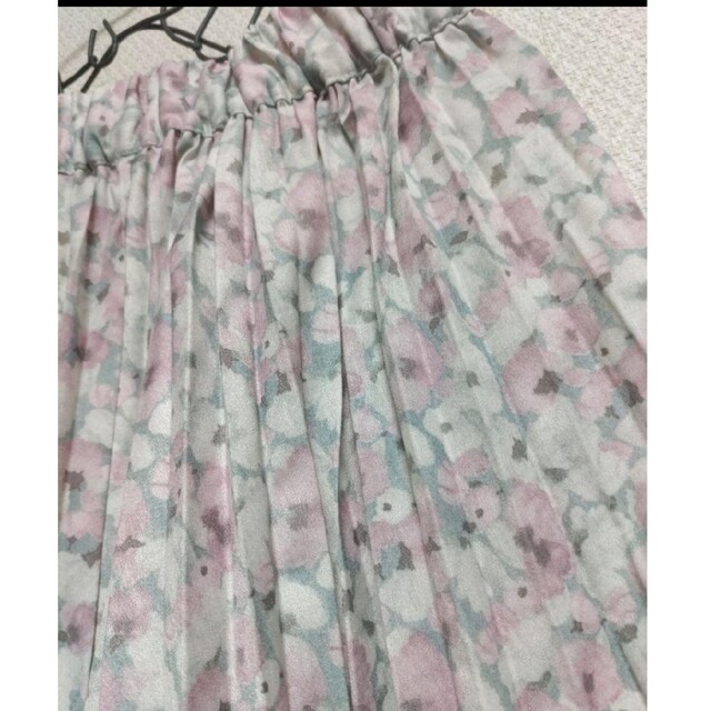 NICE CLAUP(ナイスクラップ)のセール♪)NICE CLAUP内側チュール花柄プリーツスカート レディースのスカート(ロングスカート)の商品写真