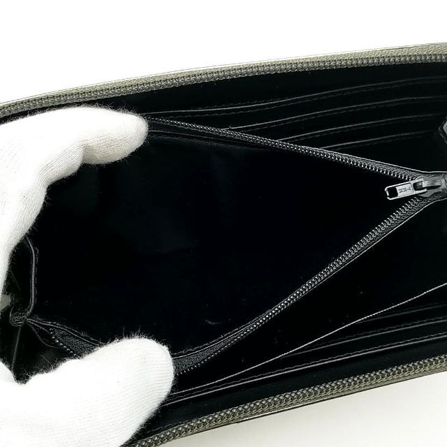 Vivienne Westwood(ヴィヴィアンウエストウッド)のヴィヴィアンウエストウッド 長財布 ラウンドファスナー 03-23051205 レディースのファッション小物(財布)の商品写真