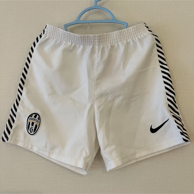 NIKE(ナイキ)のユヴェントス　ナイキ　ユニフォーム　キッズ キッズ/ベビー/マタニティのキッズ服男の子用(90cm~)(その他)の商品写真