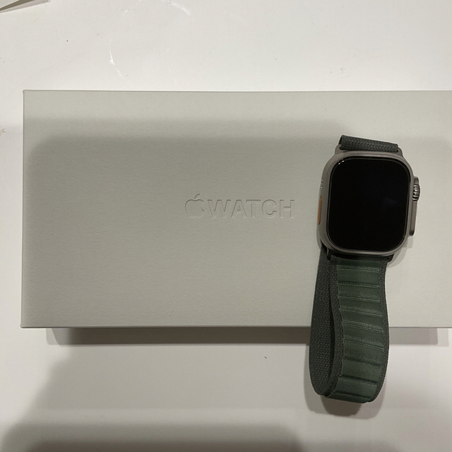 Apple(アップル)のApple Watch Ultra 49mm チタニウム グリーンアル スマホ/家電/カメラのスマートフォン/携帯電話(その他)の商品写真