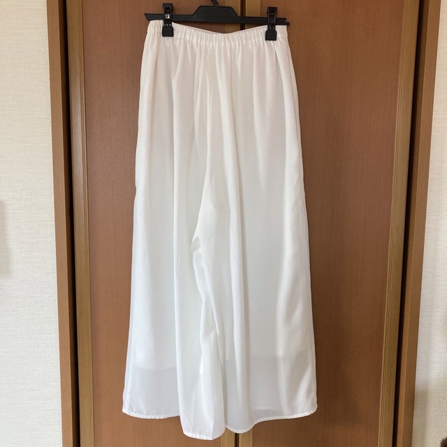 GU(ジーユー)のGU ロングキュロットスカート/ガウチョパンツ　白　Mサイズ レディースのパンツ(クロップドパンツ)の商品写真