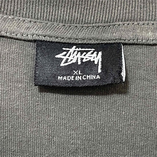 STUSSY(ステューシー)の海外古着！Stussy オーバーサイズワールドツアーTダークグレー(XL) メンズのトップス(Tシャツ/カットソー(半袖/袖なし))の商品写真