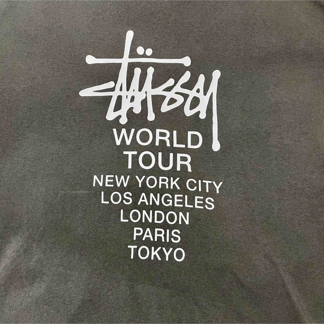 STUSSY(ステューシー)の海外古着！Stussy オーバーサイズワールドツアーTダークグレー(XL) メンズのトップス(Tシャツ/カットソー(半袖/袖なし))の商品写真