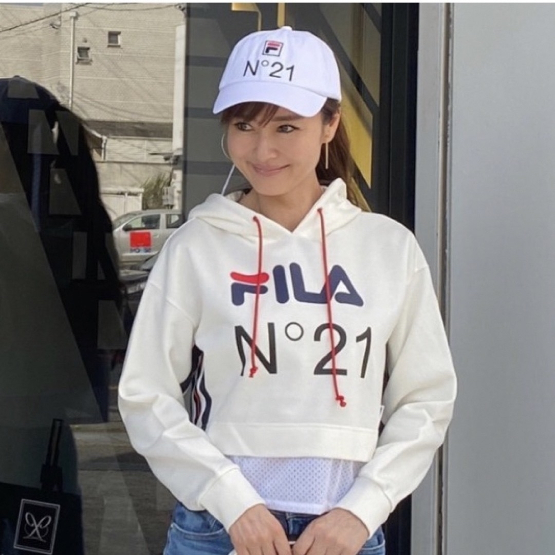 N°21(ヌメロヴェントゥーノ)の【N°21×FILA】ヌメロヴェントゥーノ×フィラ コラボキャップ レディースの帽子(キャップ)の商品写真