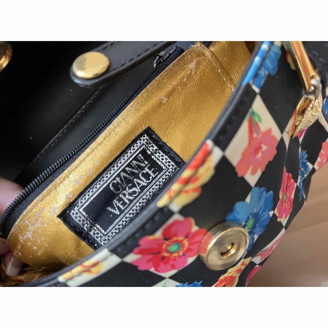 VERSACE(ヴェルサーチ)のヴェルサーチ　ショルダーバッグ レディースのバッグ(ショルダーバッグ)の商品写真