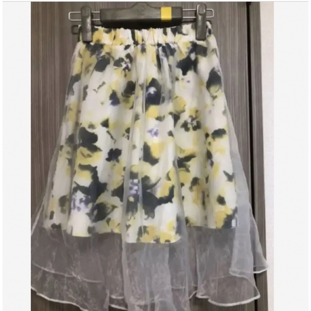 フーズフーチコ　花柄スカート　オーガンジースカート レディースのスカート(ひざ丈スカート)の商品写真
