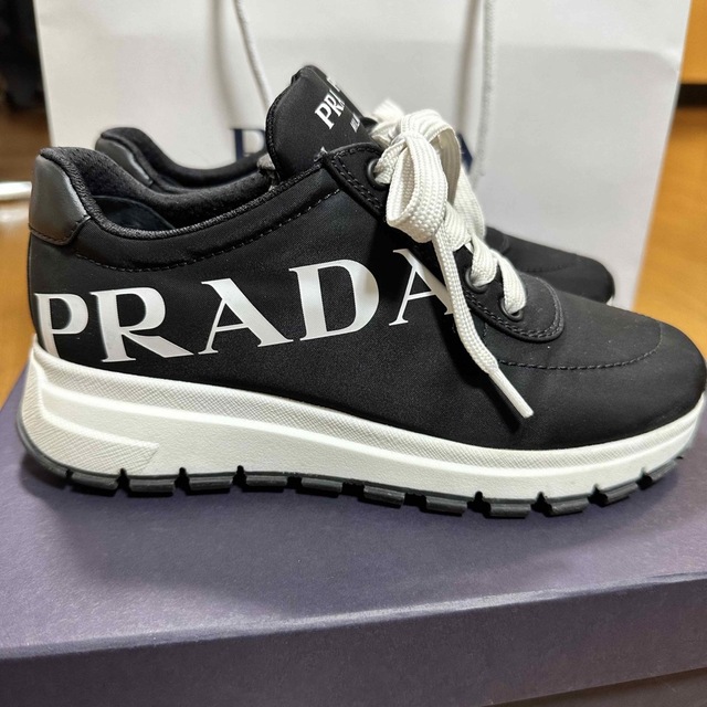 最終値下げ！PRADA 正規品スニーカー