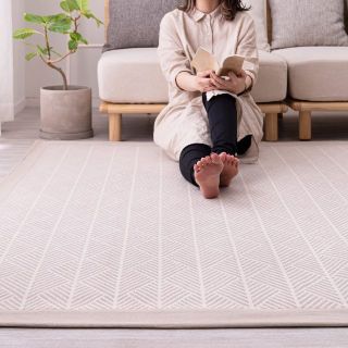 薄カーキに囲まれた 淡いグレージュ ブラウン ボタニカル トルコ