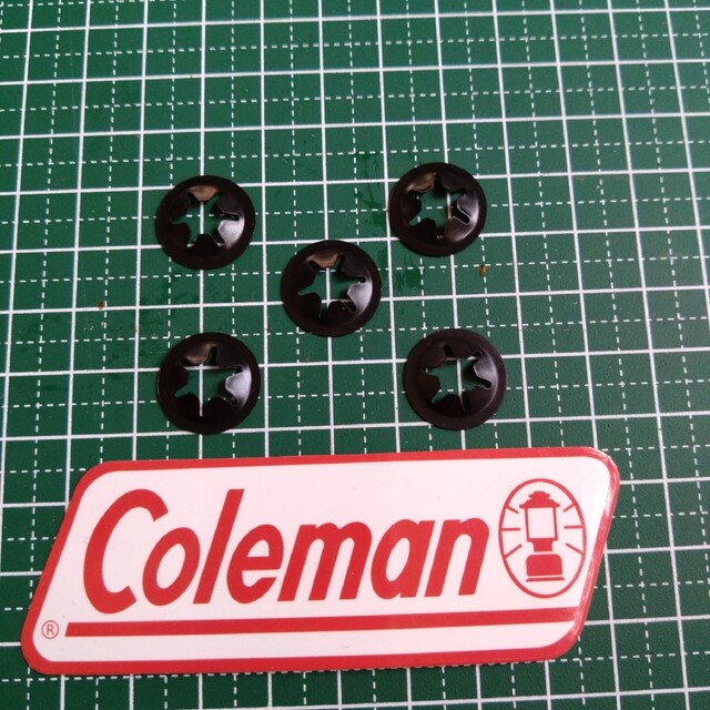 Coleman(コールマン)のコールマン　プッシュオンナット  代用品/汎用品　5個 スポーツ/アウトドアのアウトドア(ライト/ランタン)の商品写真