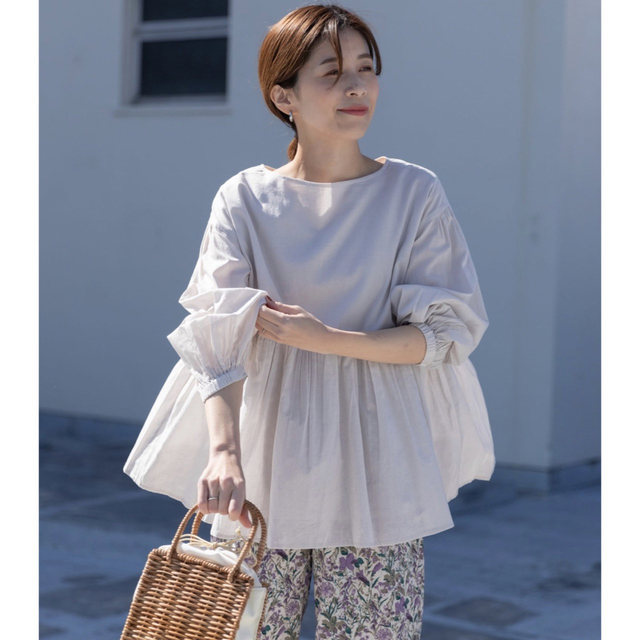 URBAN RESEARCH DOORS(アーバンリサーチドアーズ)の新品タグ付き♡DOORS コットンボイル2WAYギャザーブラウス✽L.beige レディースのトップス(シャツ/ブラウス(長袖/七分))の商品写真